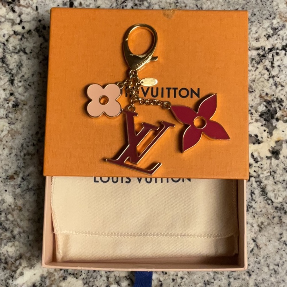 ❌SOLD❌Louis Vuitton Keychain 🌸🌺 - Picture 9 of 13